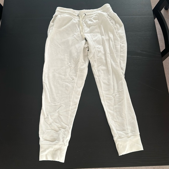 Women’s white sweatpants size small new worn. GAIAM brand. - Picture 1 of 2
